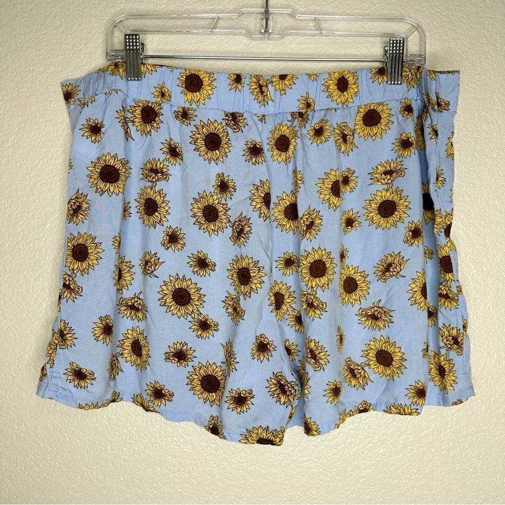 No Boundaries Blue Sunflower Tie Front Shirt & Short Set - Picture 11 of 13